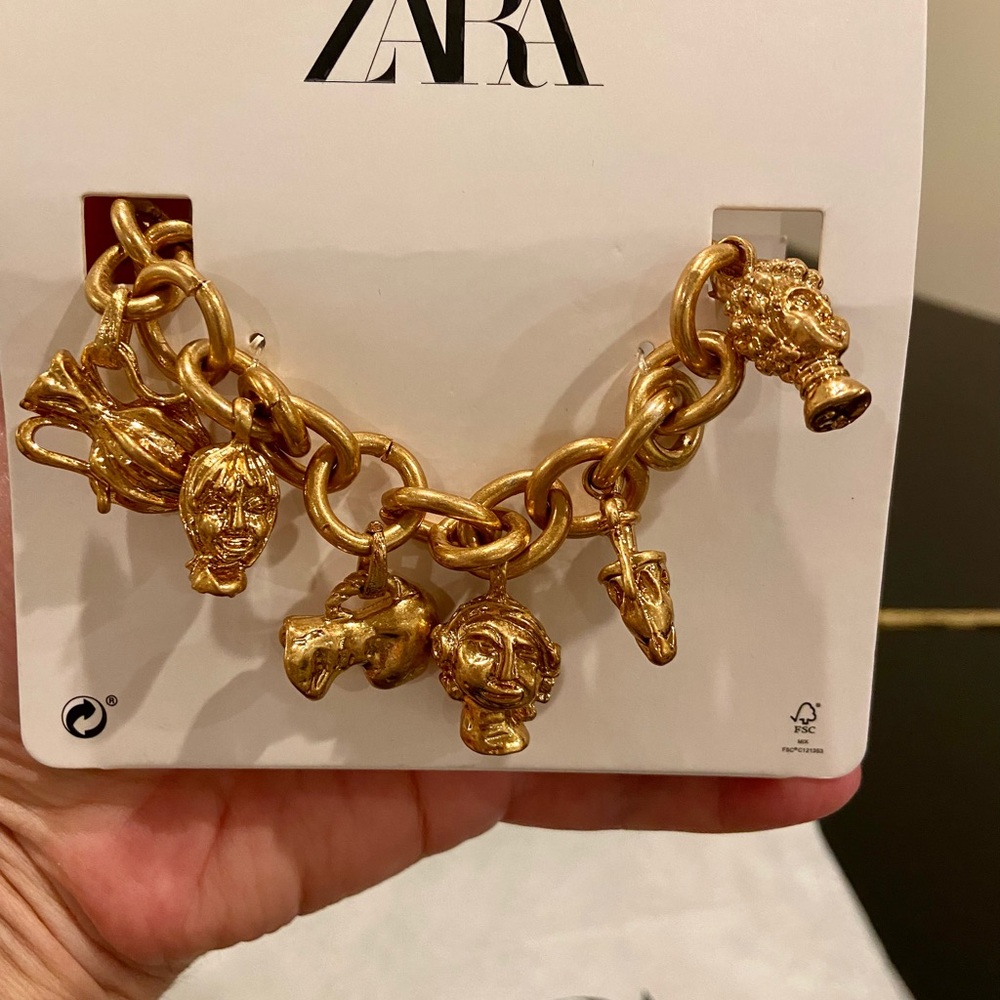 NWT Zara rare chunky faces & vaces charm statement bracelet - Picture 8 of 17